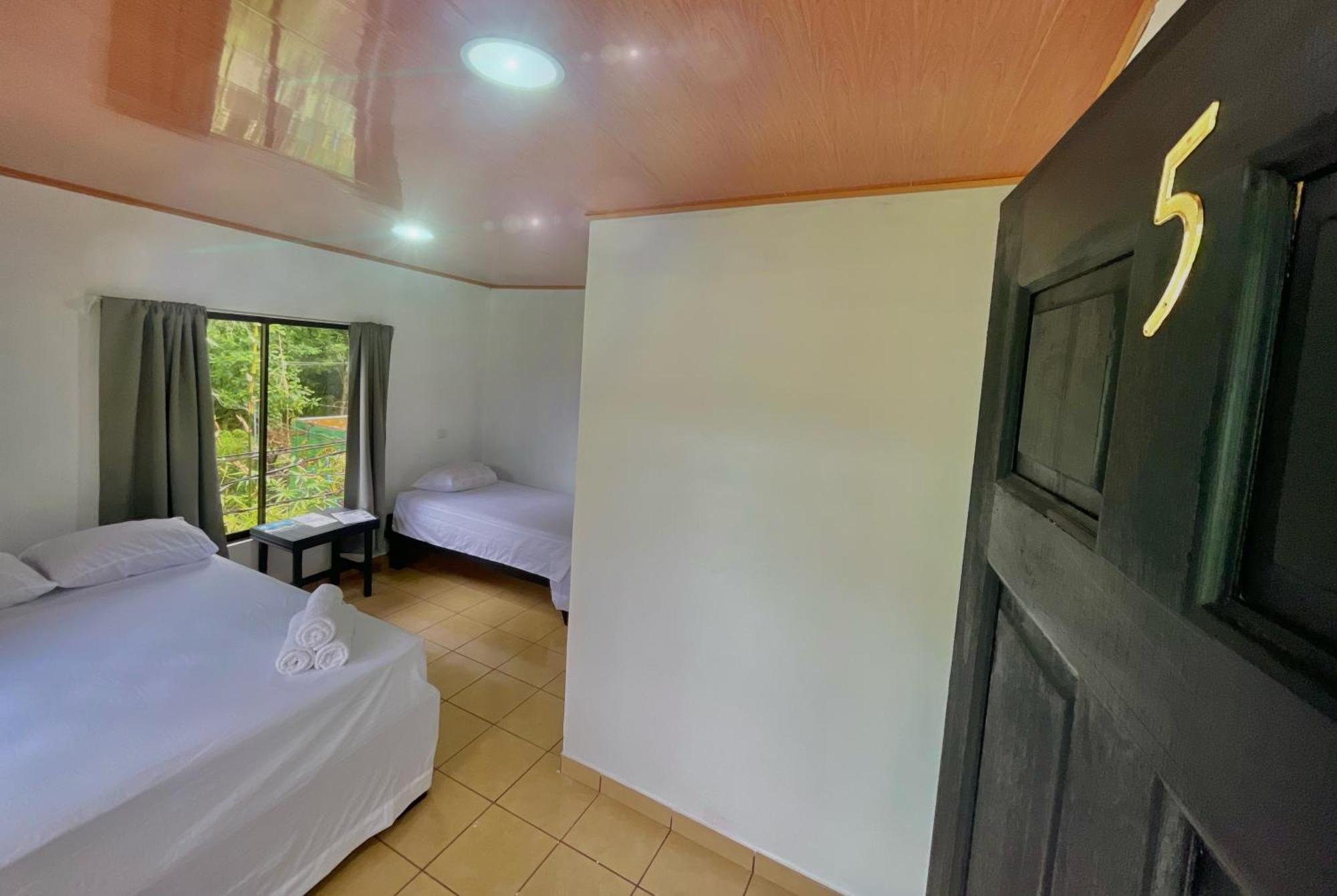 Carey Lodging Tortuguero Eksteriør bilde
